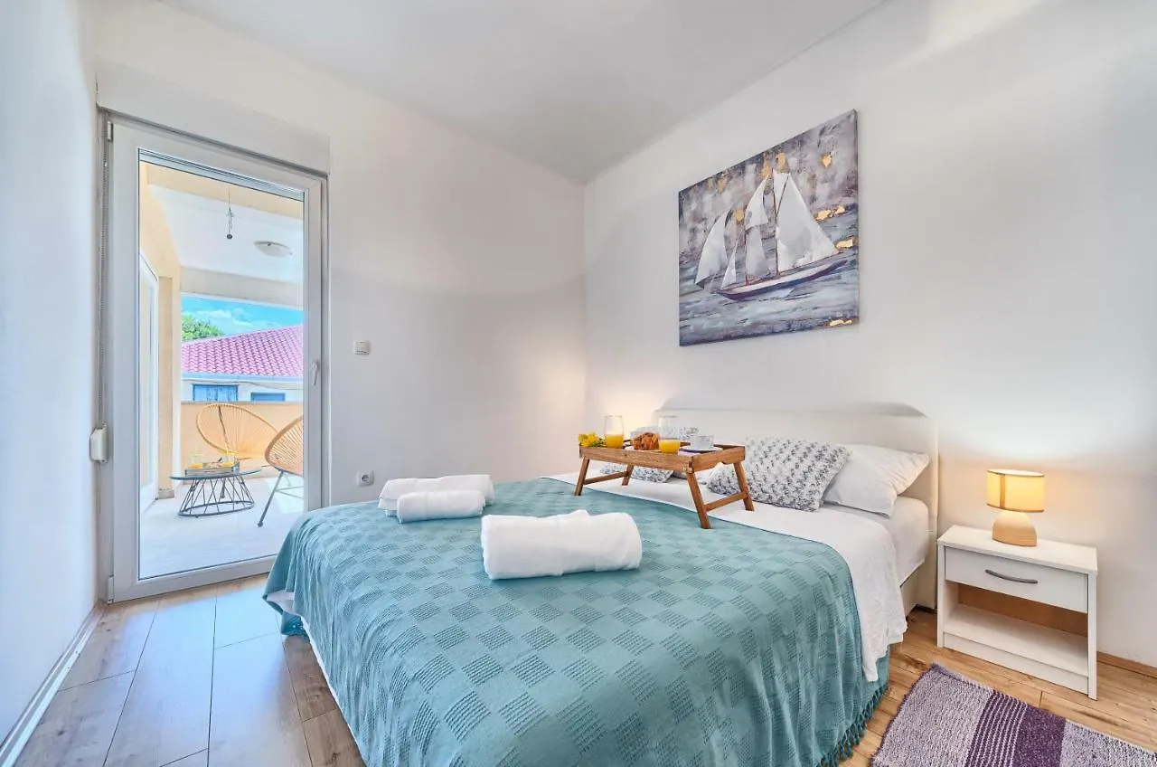 Apartments Mestrovic With Heated Swiming Pool- Near Split Kastela Croatia