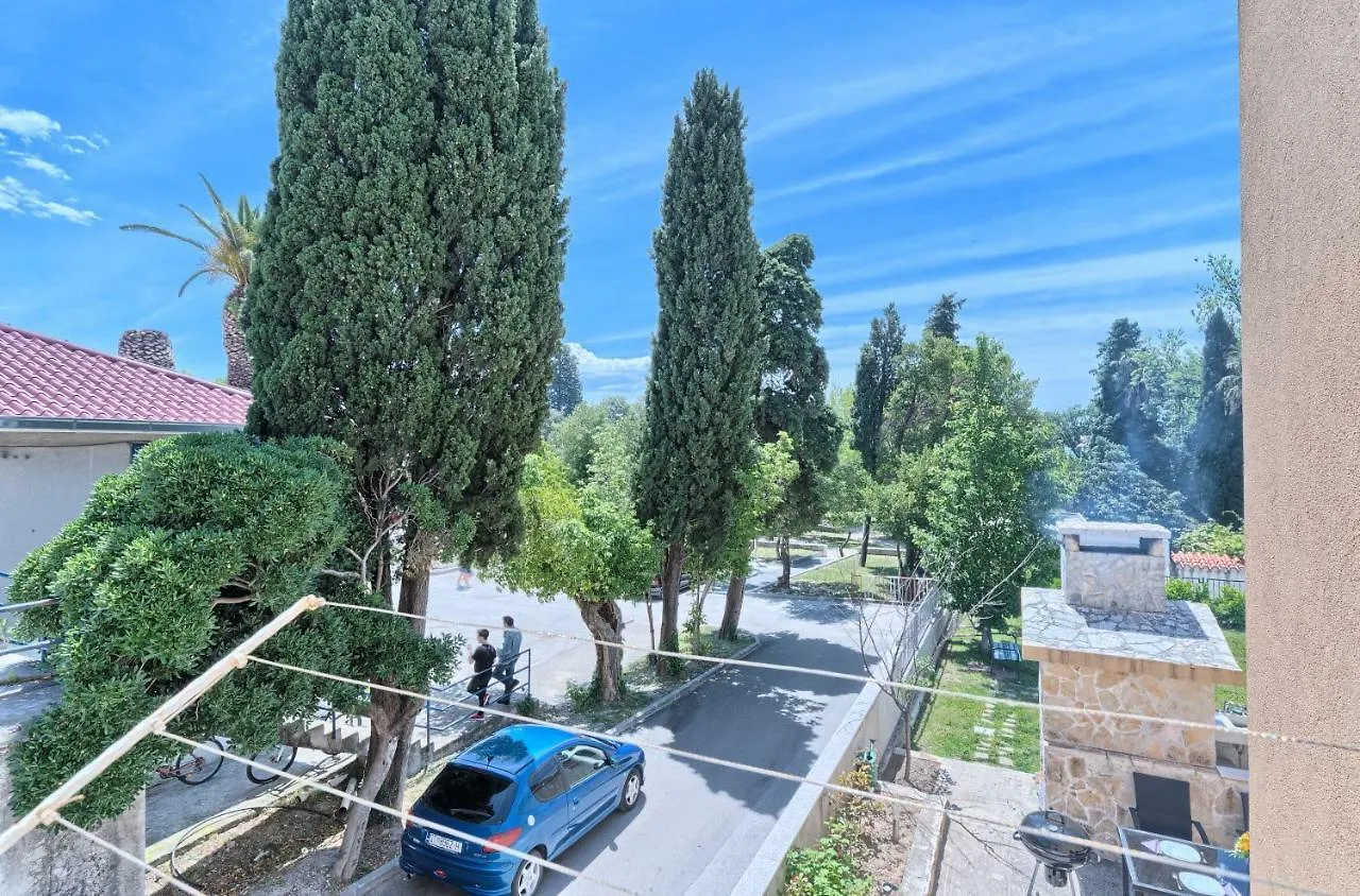 Apartments Mestrovic With Heated Swiming Pool- Near Split Kastela
